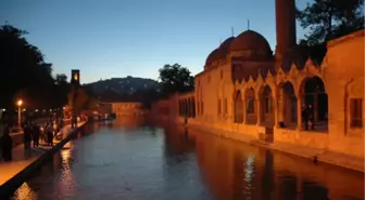 Urfa'nın Etrafı Şiir