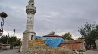 Yıkılan Caminin 100 Yılık Minaresi Tek Başına Kaldı