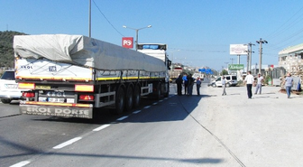 Gemlik'te Yüksek Gerilim Hattı Tırın Üzerine Düştü