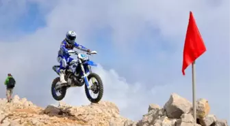 Kemer İlçesi'nde Zirvede Enduro Şovu