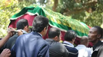 Kenya'da AVM Katliamında Ölenler Toprağa Veriliyor