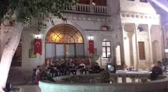 Türkü Gecesine Yoğun İlgi