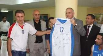 Gaziantep Büyükşehir Belediyespor Tekerlekli Sandalye Basketbol Takımı'nda İmza Töreni