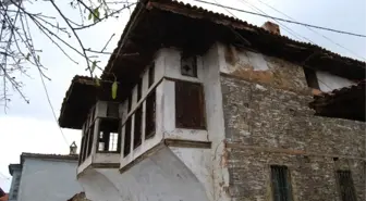 Kula'da Beyler Evi Tamiratı Başladı