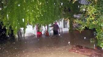 Seydikemer'de Şiddetli Yağış Taşkına Yol Açtı