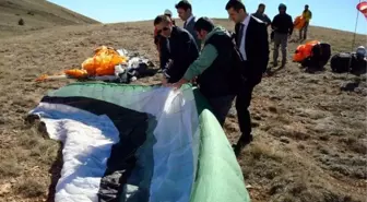 Çal Dağında Yamaç Paraşütü Eğitimi Düzenlendi