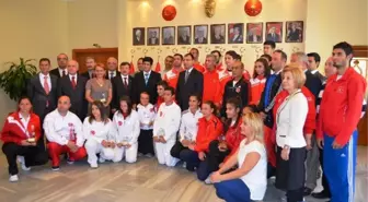 İzmir'de 'Sporun En'leri' Ödüllendirildi