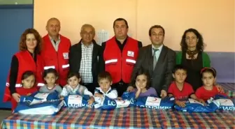Kızılay Bayram Öncesi Öğrencileri Sevindirdi