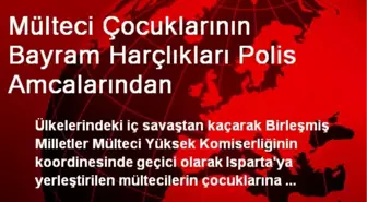 Mülteci Çocuklarının Bayram Harçlıkları Polis Amcalarından