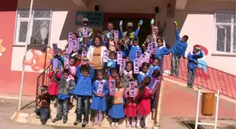 Jandarmadan Çocuklara Bayram Hediyesi