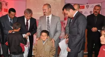 Muş'ta Öğrencilere Giyim Yardımı Yapıldı