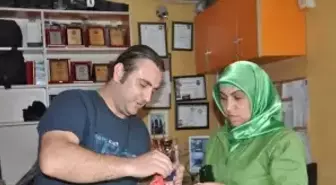 Halının İçinden Çıkan 5 Cumhuriyet Altınını Sahibine Teslim Etti