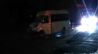 Polis Öğrencilerini Taşıyan Minibüs Beton Mikseri ile Çarpıştı: 6 Yaralı