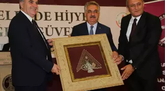 Bakan Yazıcı Kursiyerlere Sertifikalarını Dağıttı