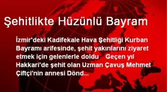 Şehitlikte Hüzünlü Bayram