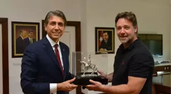 Russell Crowe, Başkan Demir'e Filmini Anlattı