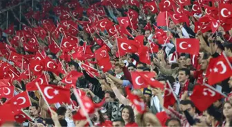 Türkiye-Hollanda Maçında Demirören'e Protesto