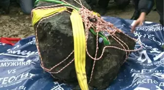 Rusya'ya Düşen 'Çelyabinsk' Meteorunun 570 Kilogramlık Parçası Bulundu