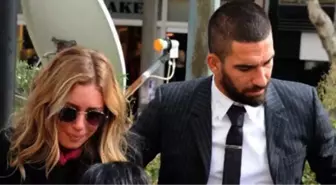 Arda Turan, Sinem Kobal'ı Teselli Etti