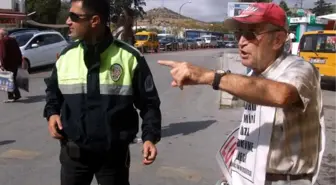 Galip Dede Megafonla 'Andımız'ı Okudu