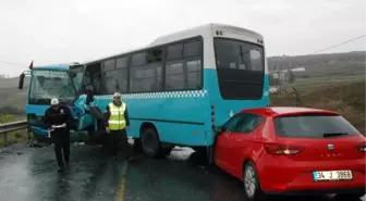 Özel Halk Otobüsleri Kafa Kafaya Çarpıştı: 1 Ölü 3 Yaralı