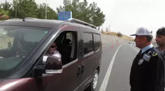 Malatya'da Trafik Ekiplerinden Sürücülere Kahve İkramı