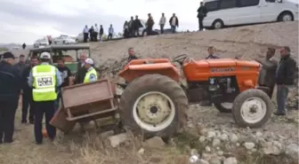 Amasya'da Odun Yüklü Traktör Devrildi: 2 Ölü