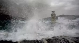 Karadeniz'de Fırtına