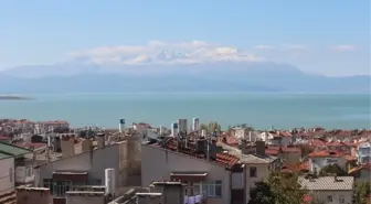 Anamaslar Beyaz Gelinliğini Giydi