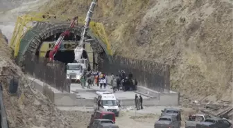 Bakü- Tiflis- Kars Demiryolu Tünel İnşaatında Kaza: 1 Ölü, 3 Yaralı