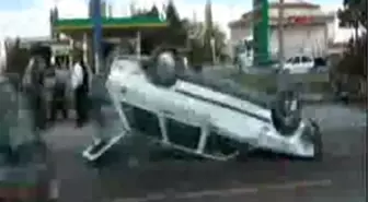 Kazada 2 Araç Hurdaya Döndü, 4 Kişinin Burnu Bile Kanamadı