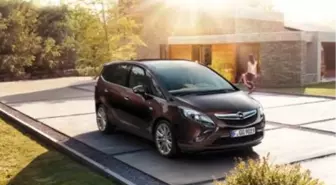 Opel Zafira Tourer Yeniliğe Doymuyor