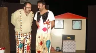 Adile Naşit Tiyatrosu Yeni Sezon İçin Perdelerini Açtı