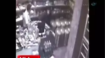 Market İçerisinde Bıçaklama Anı Kameralara Böyle Yansıdı