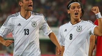Ferguson: Rooney ile Mesut İçin Tartıştık