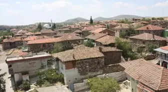 Emre Köyü'ndeki Tarihi Hamam ve Çeşme Restorasyonu Devam Ediyor