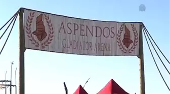 'Antalyalı gladyatörler' sahnede