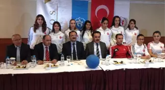 Milli Sporculardan Tezahüratlı İstek