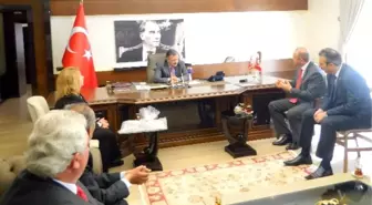 Vali Ayyıldız'dan Kızılay'a Destek