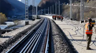 Tren Yolundan Ray Çaldılar