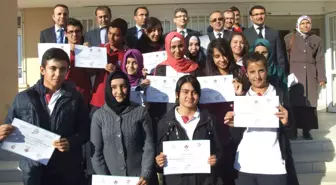 Öğrencilere Katılım Belgeleri Dağıtıldı