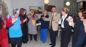 Cumhuriyet Cafede Kadınlar Gönüllerince Eğlendi