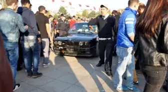Gösteri Otomobili Seyircilerin Arasına Daldı: 4 Yaralı