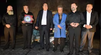 Özcan'dan Tarsuslulara Tiyatro Müjdesi