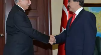 Tartışan Adana Valisi ve Belediye Başkan Vekili Bayramlaştı