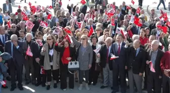 Giresun'da CHP'liler Atatürk Anıtına Çelenk Koyarak Andımızı Okudu