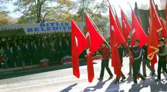 Vali Yurdakul'dan Mavi Renkli Türk Bayrağı Baskılı Tişörte Tepki