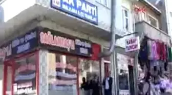 Zurna Çaldırıp, Göbek Atarak Aday Adaylığını Açıkladı