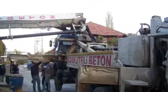 Antalya'da Beton Pompa Kulesi Koptu: 1 Ölü, 1 Yaralı