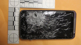 Hayatını telefonuna borçlu!